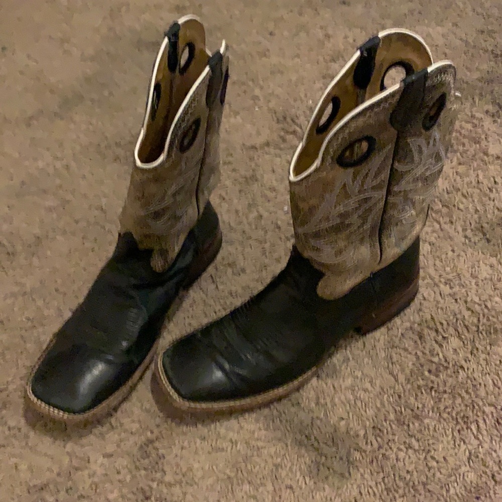 Boots. Can’t tell size Reyme